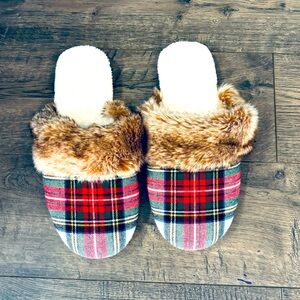 Pottery Barn Women’s Size 8 Faux Fur Plaid Slippers